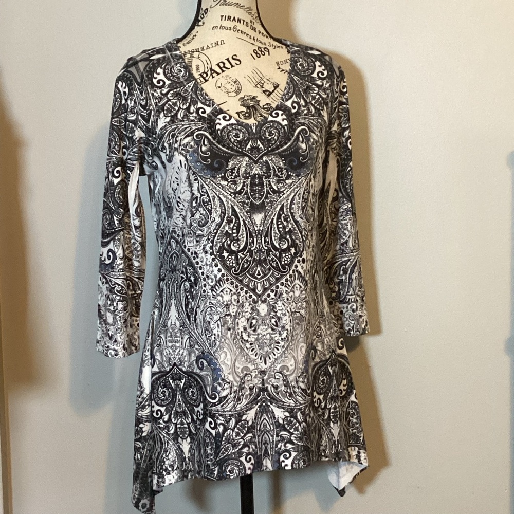 WORLD UNITY WOMENS PAISLEY EMBELLISHED WTUNIC WITH HANDKERCHIEF HEM SZ S NWT
